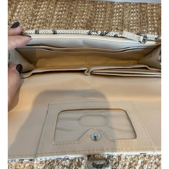 Appears like possible Poppie Jones Clutch Cream Brown Wristlet Wallet Billfold - Picture 7 of 12